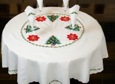 Table Cloth Embroidery vs Machine Stitch: What Truly Matters